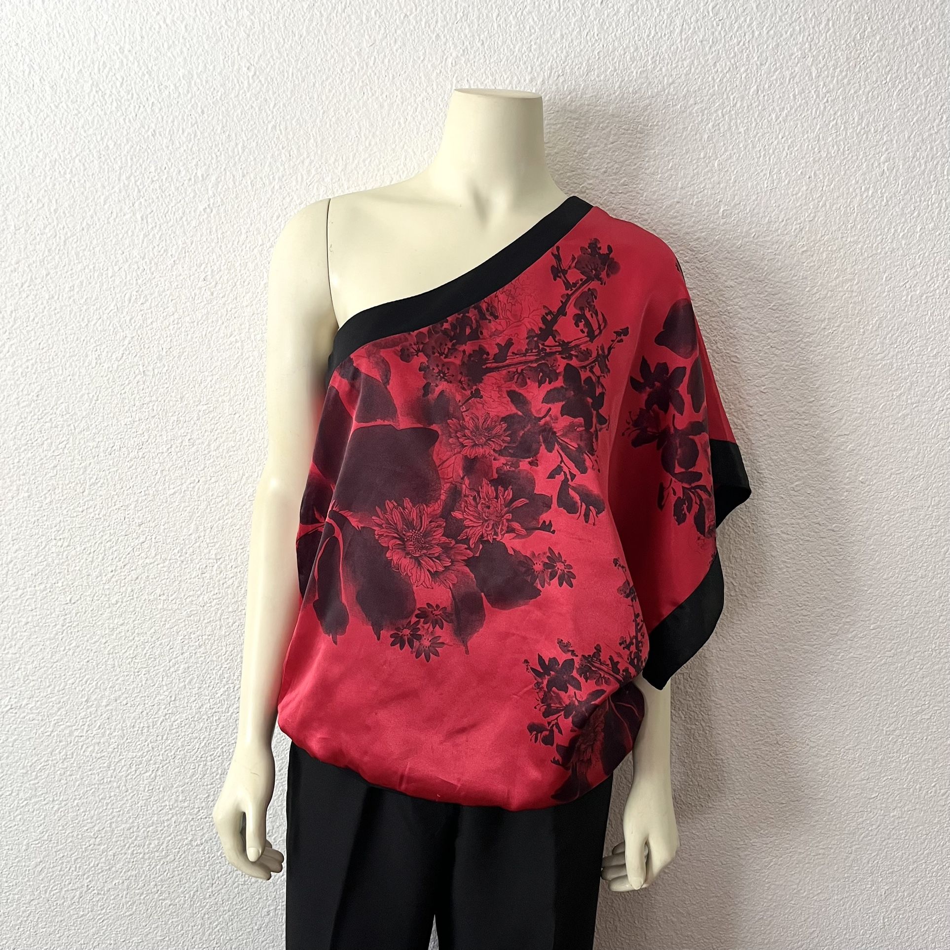 Studio Y Red and Black Floral One-Shoulder Top Size Medium