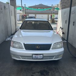 2000 Lexus LS 400