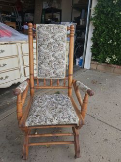Antique 1880s  Victorian Spindle Rocking Chair
