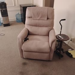 Power  Lift Chair (Excellent Condition)