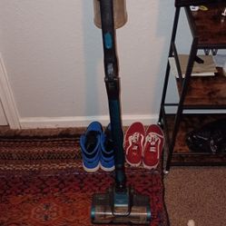 Shark Vaccum Cleaner