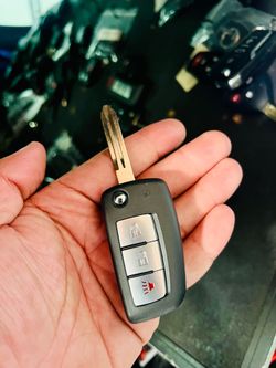 [$120 @ Pomona Indoor Swapmeet] Nissan 3-Button Flip Key & Remote Copy (Rogue, Rogue Sport, Kicks, X-Trial, etc.)