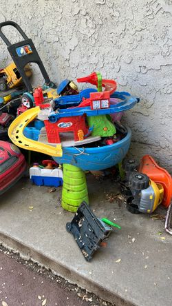 FREEE TOYS