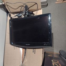19 Inch TV With Under Cabinet Or Ceiling Mount