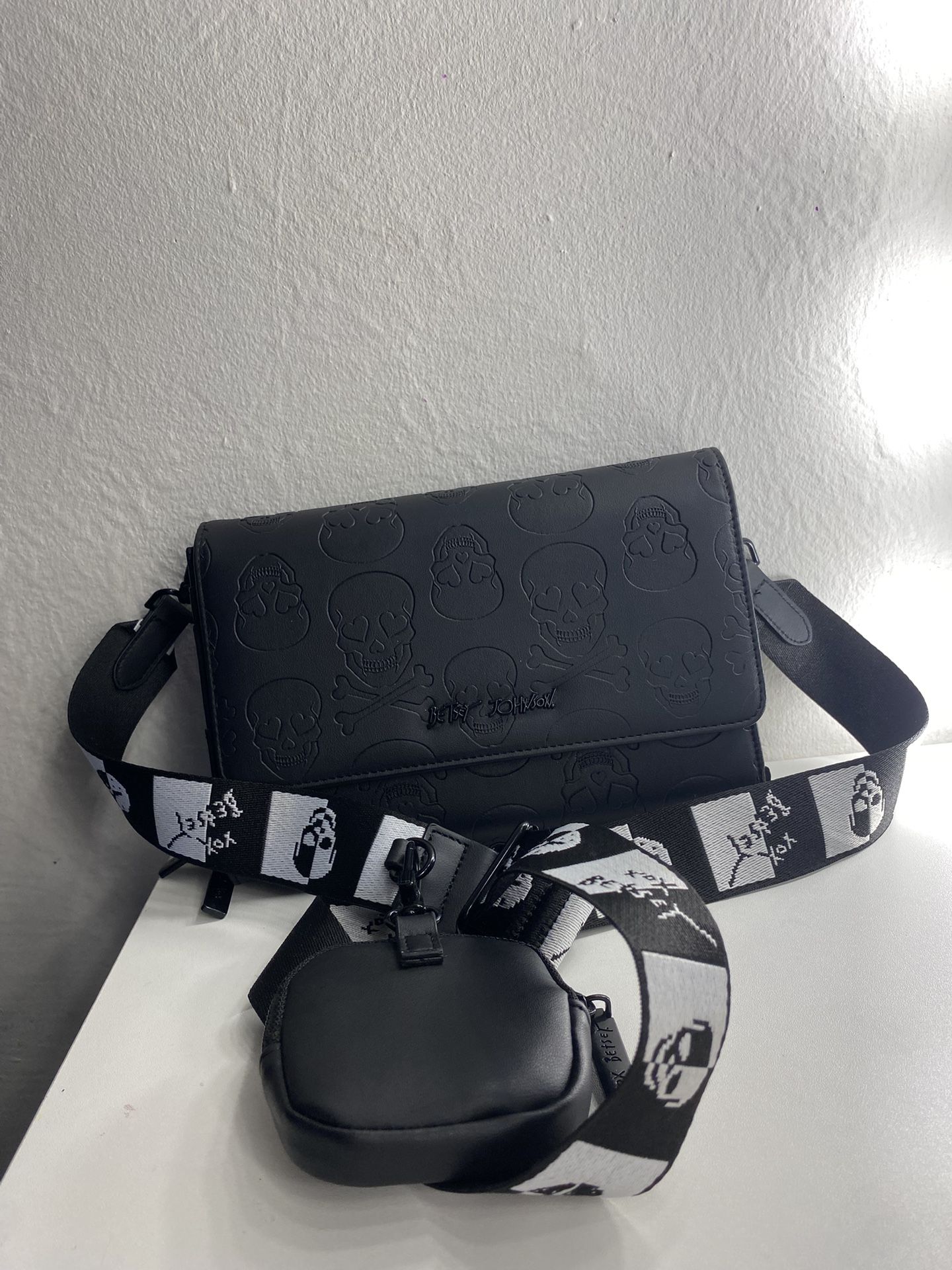 Betsey Johnson Halloween Black & White Skull & Heart Crossbody Bag W/Guitar Strap