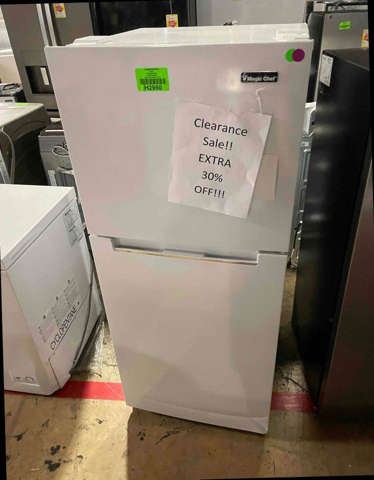 MAGIC CHEF HMDRWE 10.1 cu. ft. Top Freezer Refrigerator 1UCAF
