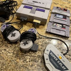 Super Nintendo Entertainment System With Street Fighter / Pilot Wings / Madden - 2 Remotes And Super 5-play 