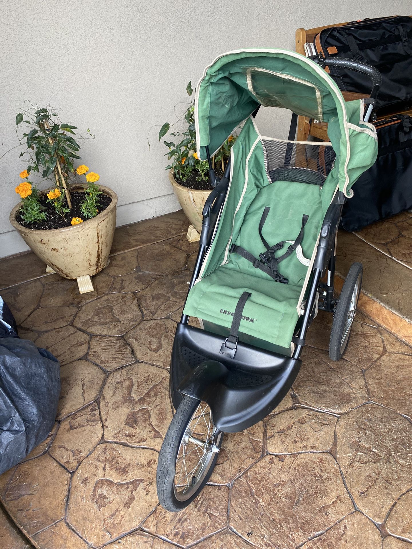 Stroller- Single Rider With Easy Expand And Contract System.