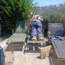 Lounge  chairs free