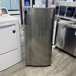 LG - 5.79 Cu. Ft. Top-Freezer Refrigerator with Semi Auto Defrost - Platinum Silver