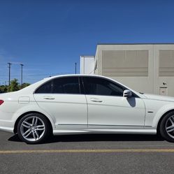 2012 MERCEDES C250 /89,000 Miles / Clean Title 
