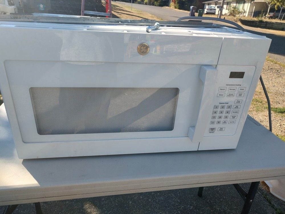 GE Microwave Use Only 3 Months