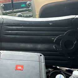 2500 Bass Amp And 600 Watt Bass Amp Both Work 