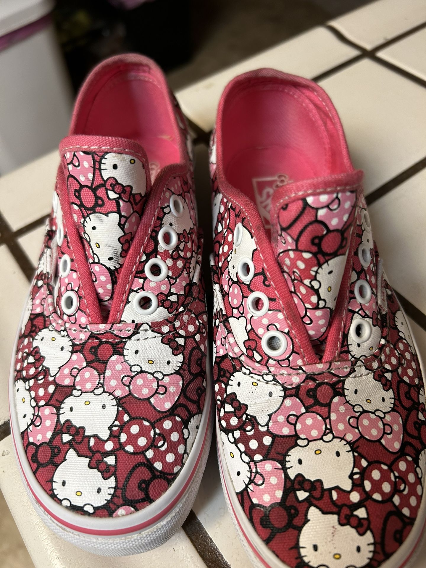 kids size 2.0 Hello kitty vans limited adition