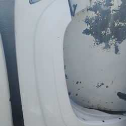 2016 CHEVY TAHOE PASSENGER SIDE FENDER 