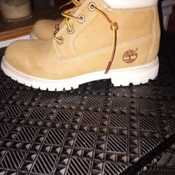 WOMANS TIMBERLAND WORK BOOTS