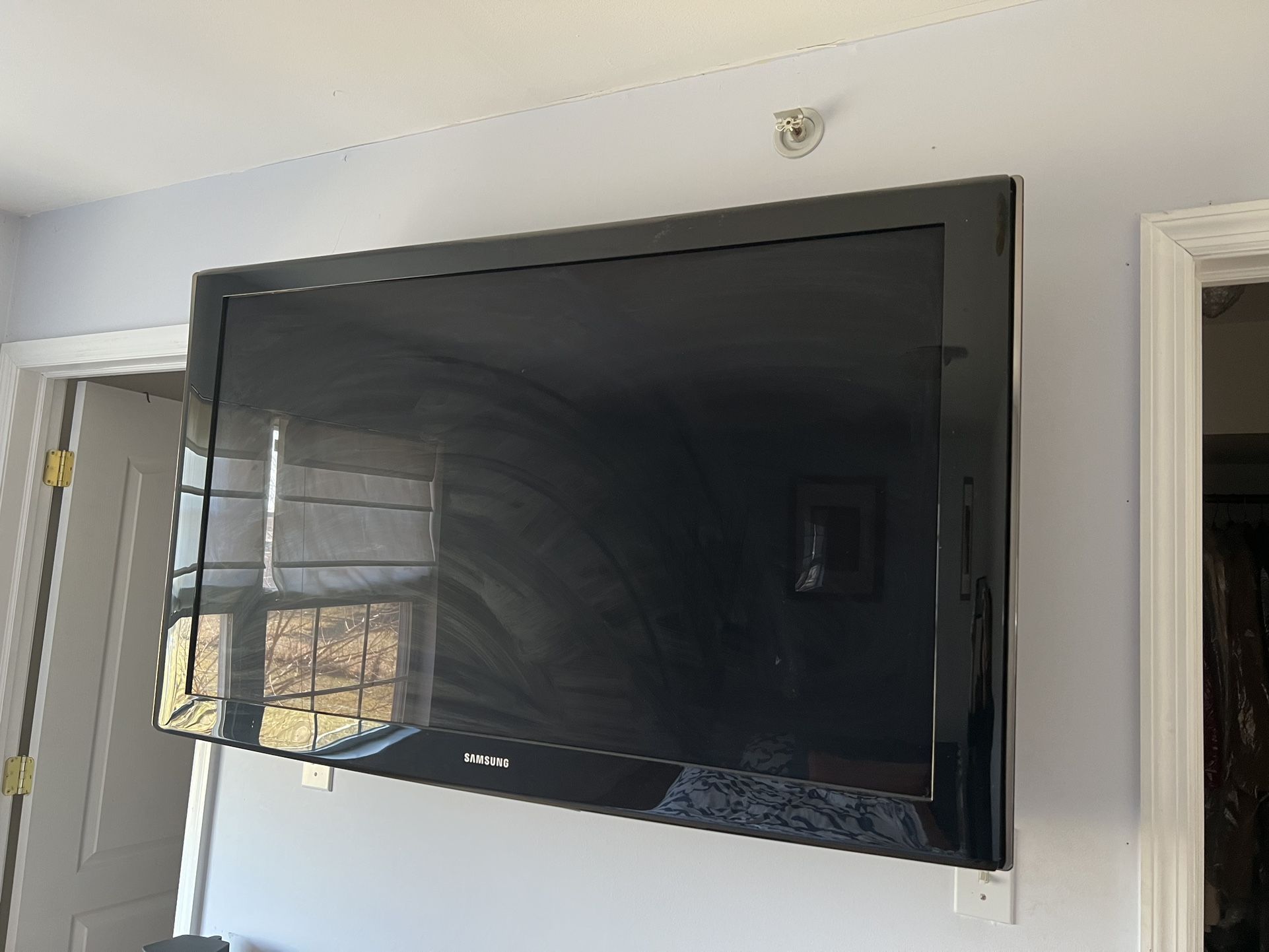 Samsung TV with mount