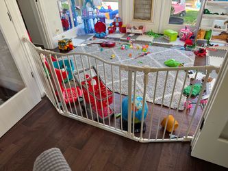 Free North Stares Wall Mounted Baby Gate