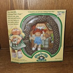 Vintage 1984 Cabbage Patch Kids Pin-Ups Charleen Jenny and Her Clubhouse