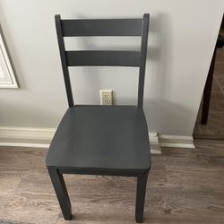 1 Gray Solid Wood Dining / Kitchen Chair