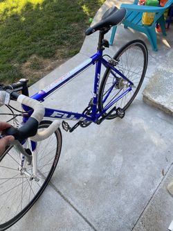 Fuji roubaix 3.0 road bike sale