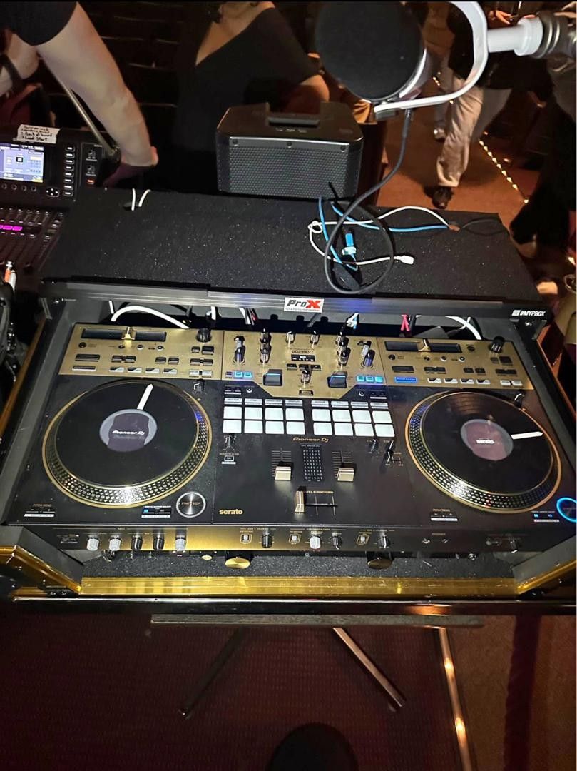 Pioneer Rev 7 with Case, Decksaver, power conditioner