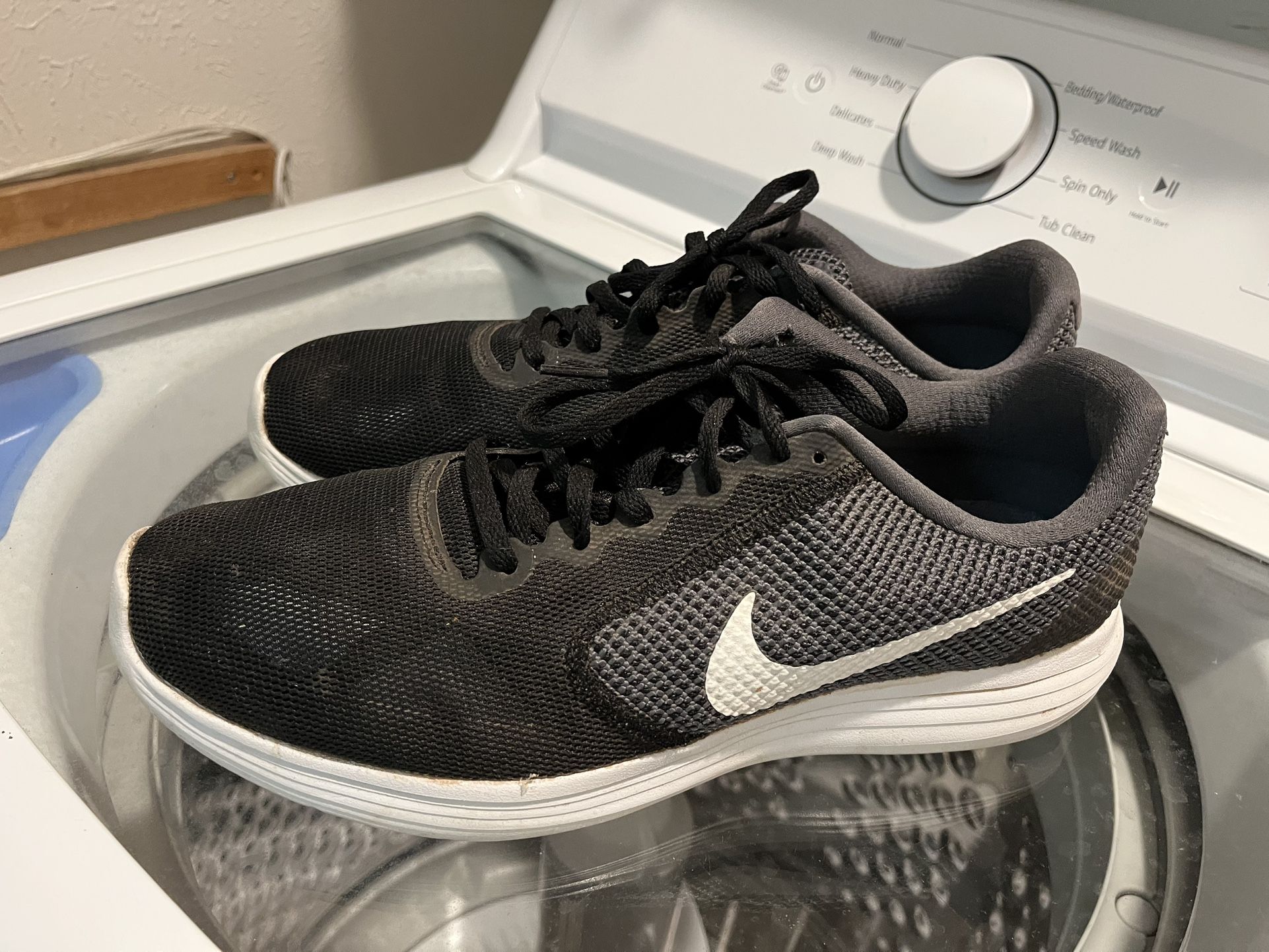 Dos Pares De Tenis Size 10