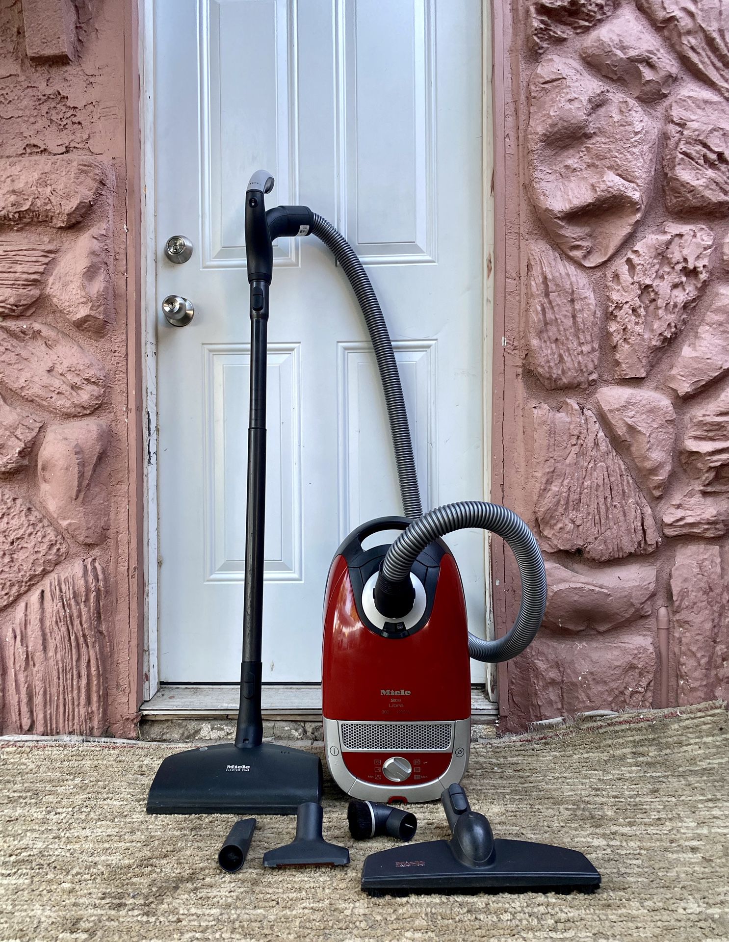 Miele Libra S5281 Canister Vacuum Cleaner w/ all attachments