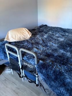 Set of two bed rails for seniors