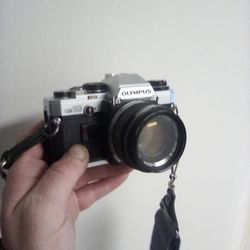 Vtg Olympus OM-10 35mm Camera w 1:18 Lense