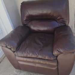 La-Z-boy Recliner (free delivery)