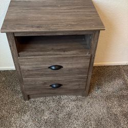 Nightstand / Side Tables