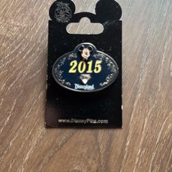 60th Anniversary 2015 Cast Member Name Tag Pin Mickey Mouse w/ Bow Tie & Diamond