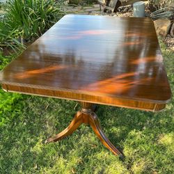 Duncan Phyfe style dining table 