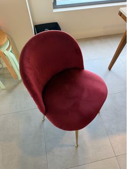 Modern Burgundy Velvet Accent Chair with Gold Legs – Elegant & Comfortable