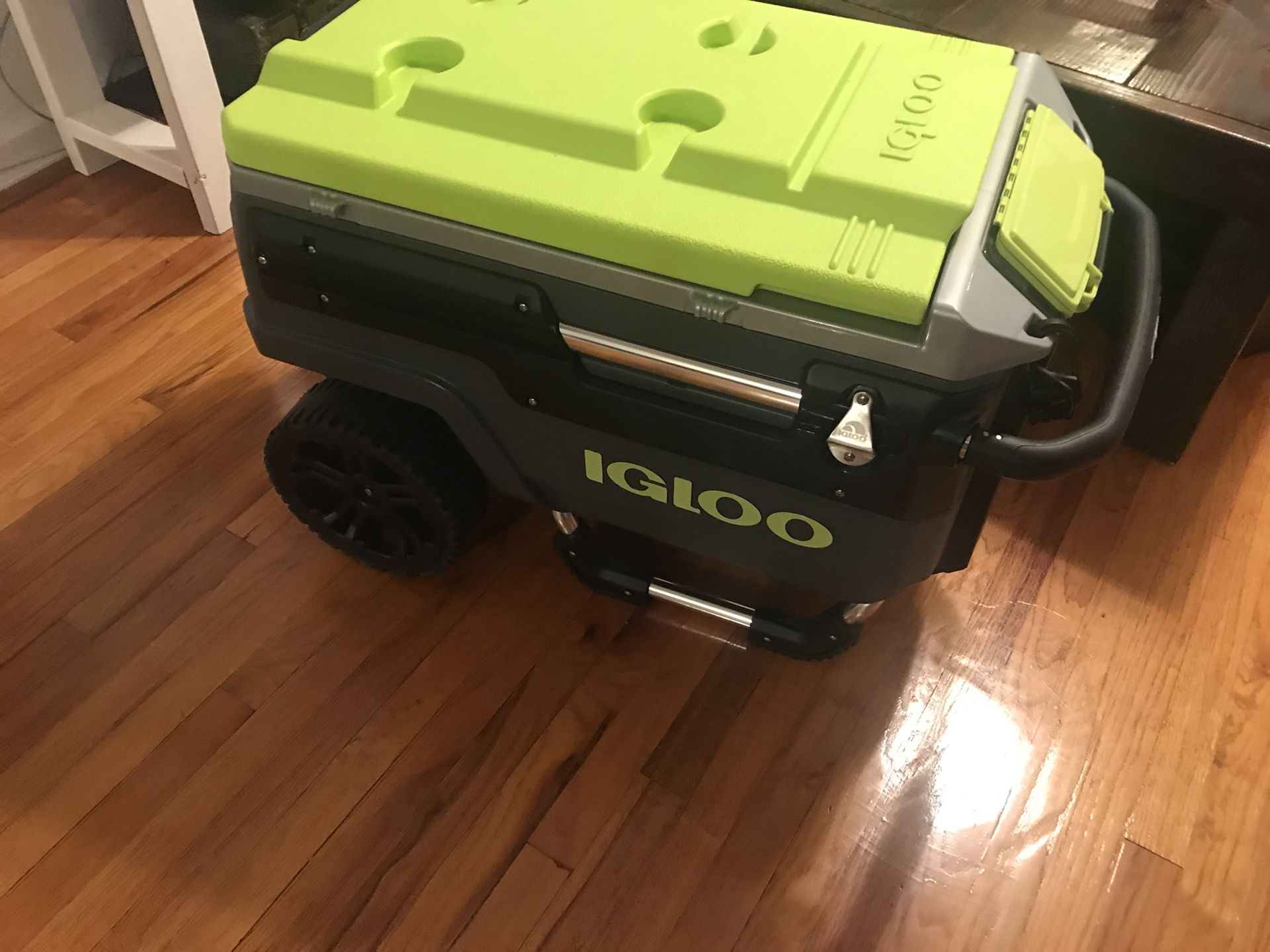 Igloo heavy duty cooler