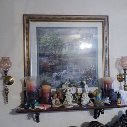 Picture Frame And Stuff Under 