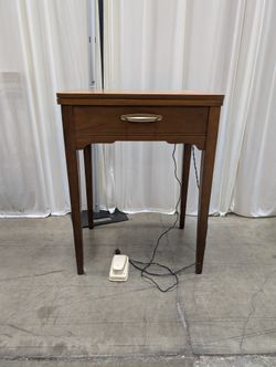 Vintage Wood Singer Sewing Machine Cabinet with Folding Leaf