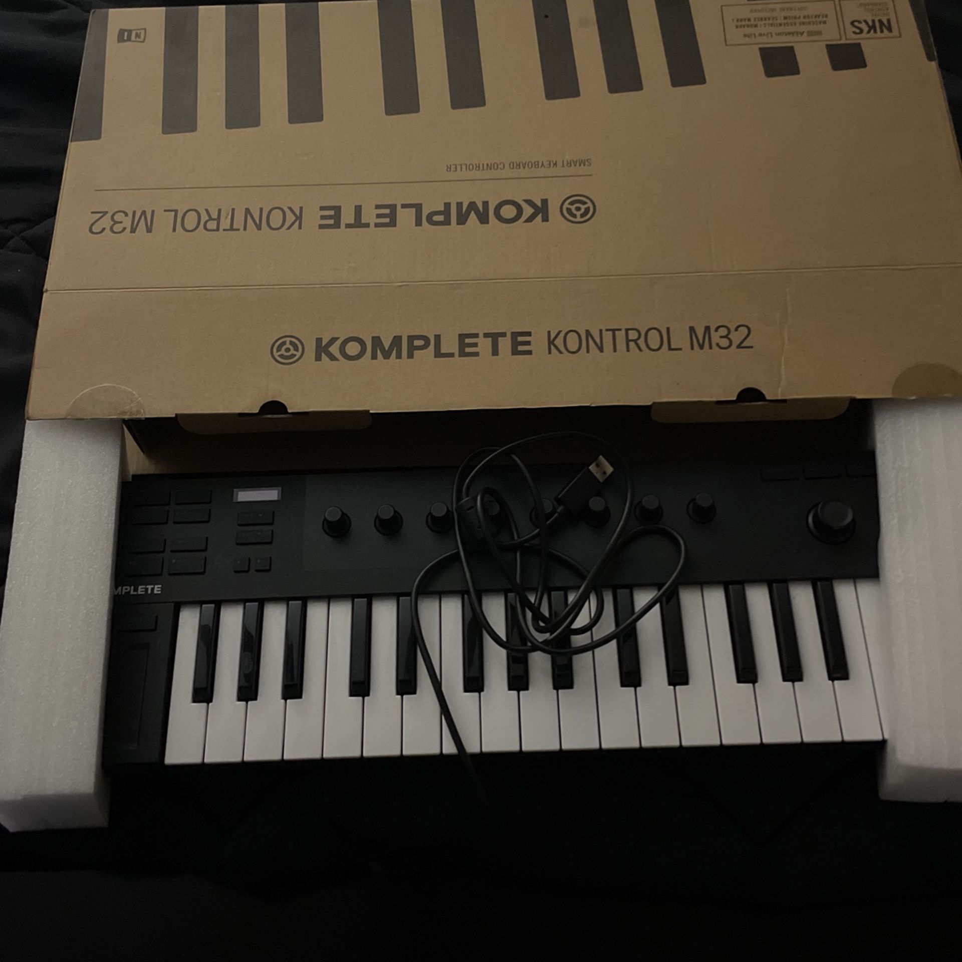 Komplete Kontrol M32  Keyboard 