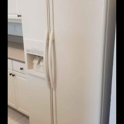 $180 Refrigerator More Microwave 👍