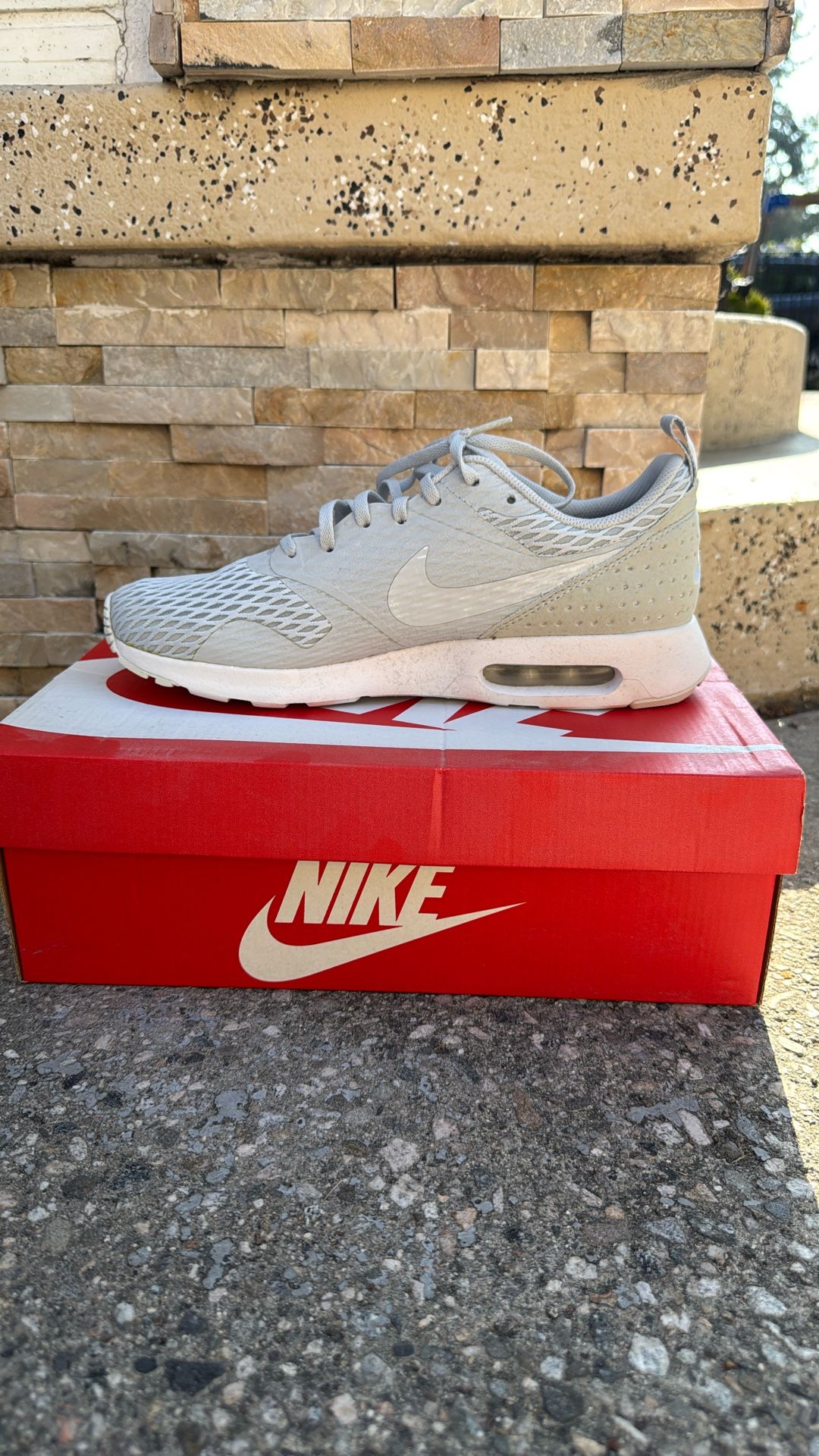 Never Worn) Nike Air Max Tavas Special Edition Running Shoes SIZE