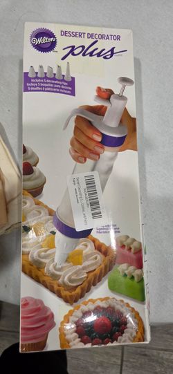 Wilton Dessert Decorator 