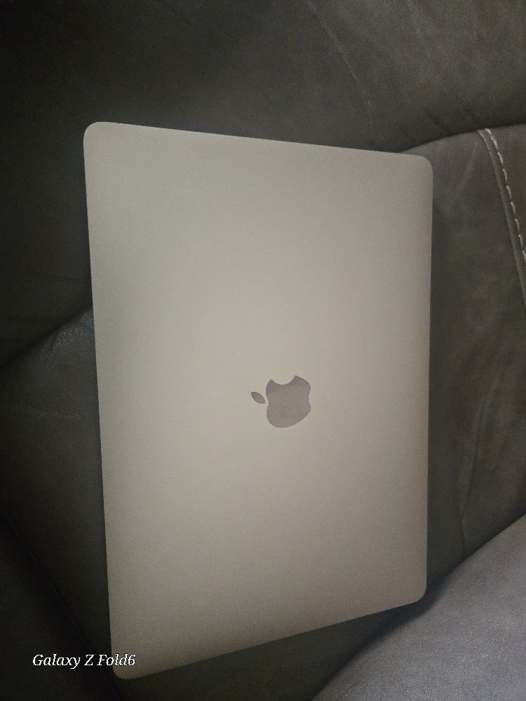 MacBook Air MODEL A2337
