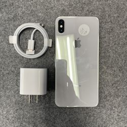 Iphone Xs max 64 gb | Unlocked | Comes with Store warranty | Free charger and Cable 