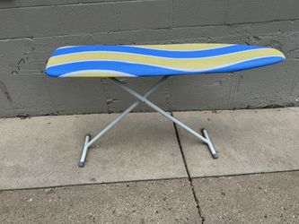 Ironing board with iron rest 