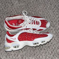 Size 9 Supreme Nike Tailwinds 