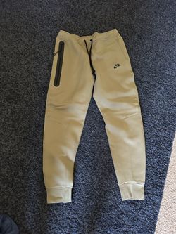 Nike Tech Size Large