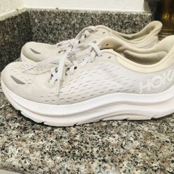 Woman’s Tennis Shoes Size 8 Good Condition 
