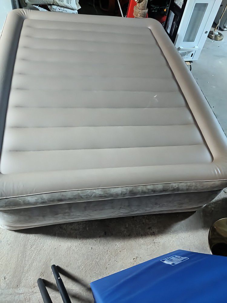Queen Size Air Bed 
