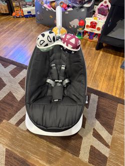 4moms MamaRoo swing with extra cover